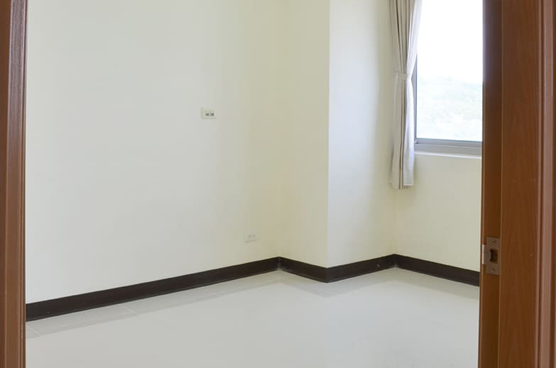 Taichung dormitory four rooms for family members study room picture.