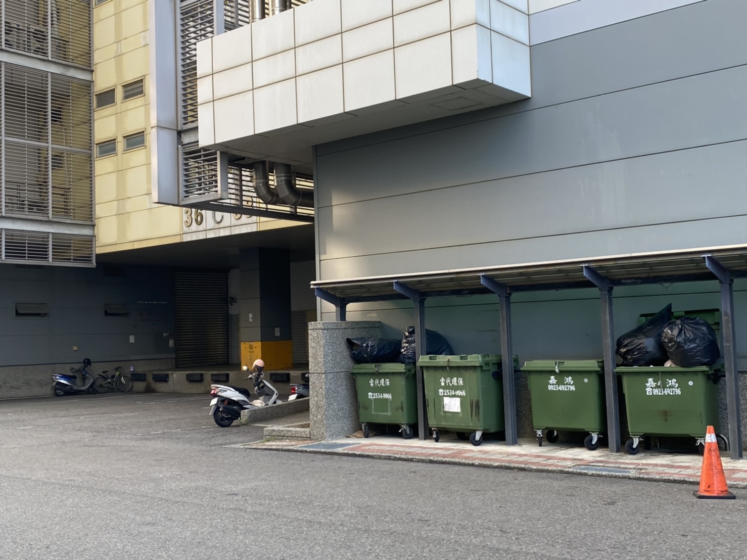 台中二期標廠垃圾子車放置區照片